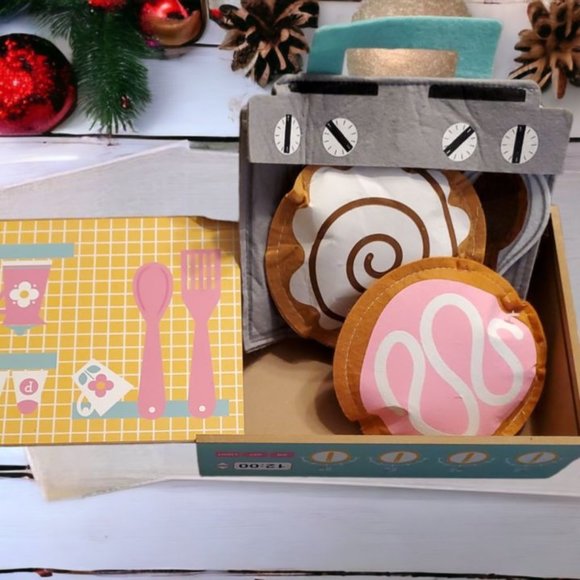 Wood Kitchen Box with Felt Cinnabon Set - Kitchen Box Opens to Store Items - Picture 2 of 7
